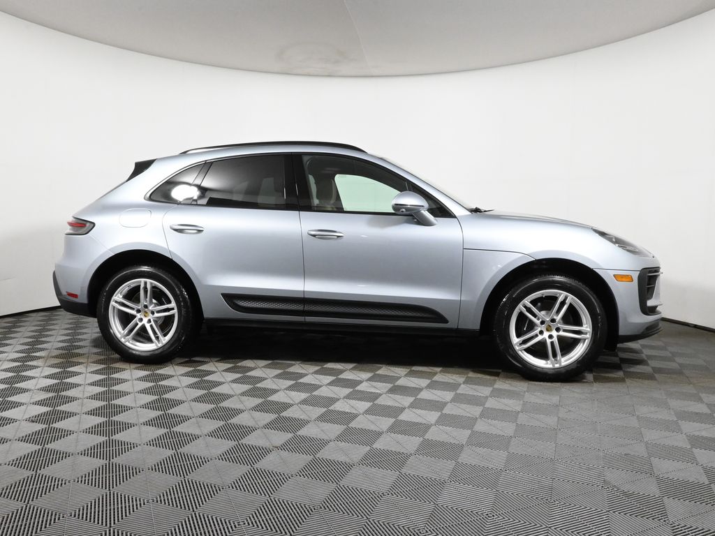 Thumbnail: 2025 Porsche Macan - 8