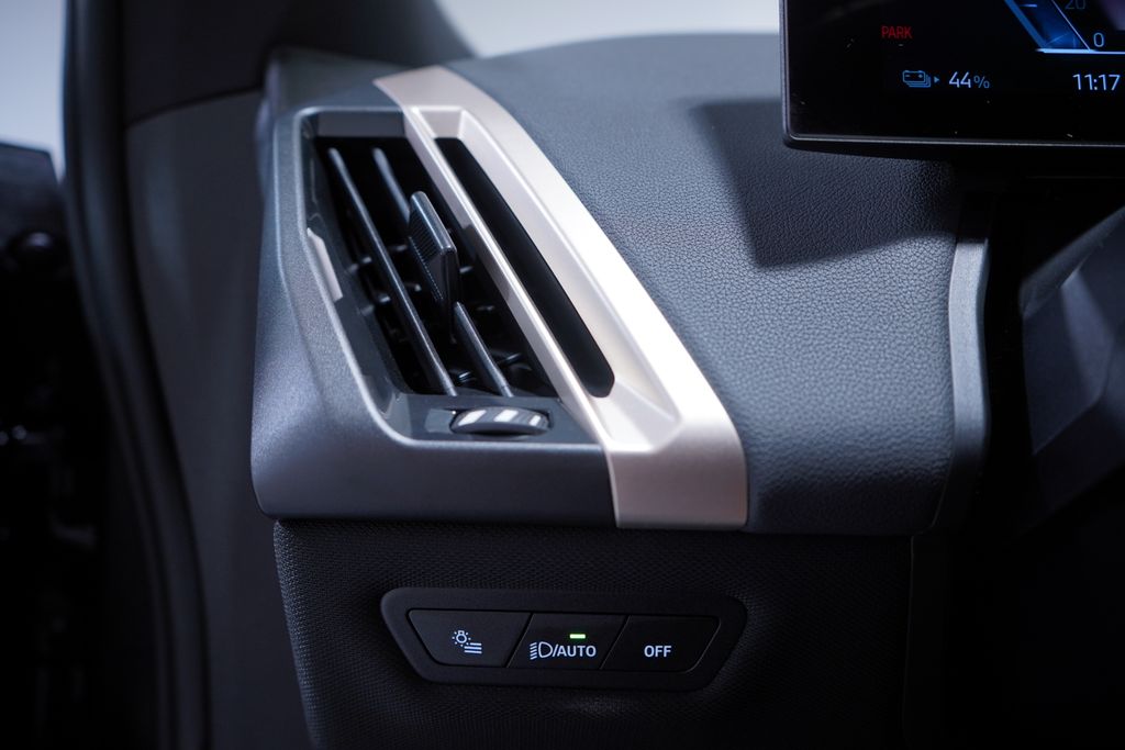 Thumbnail: 2026 BMW iX - 17