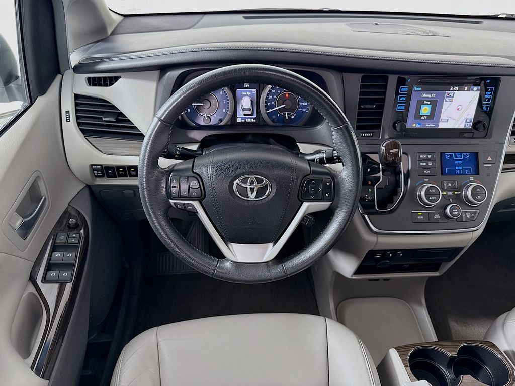 Thumbnail: 2017 Toyota Sienna - 23