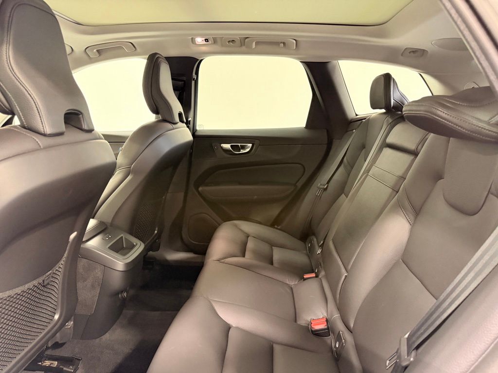 Thumbnail: 2020 Volvo XC60 - 21