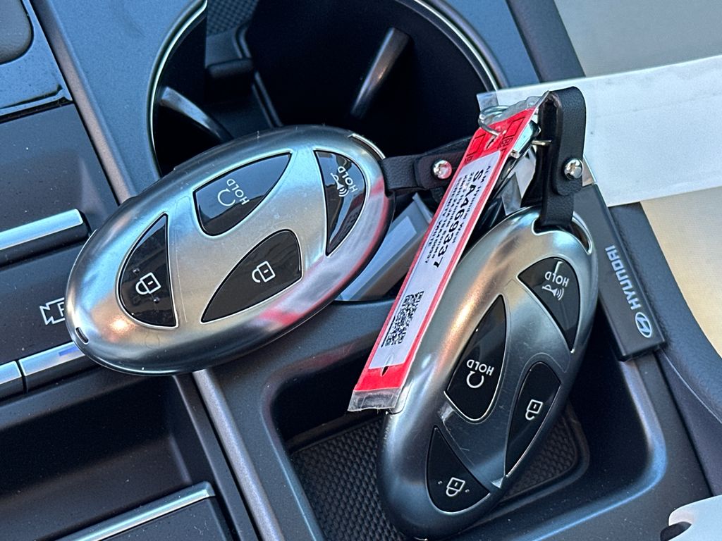 New 2025 White Hyundai SE image 33