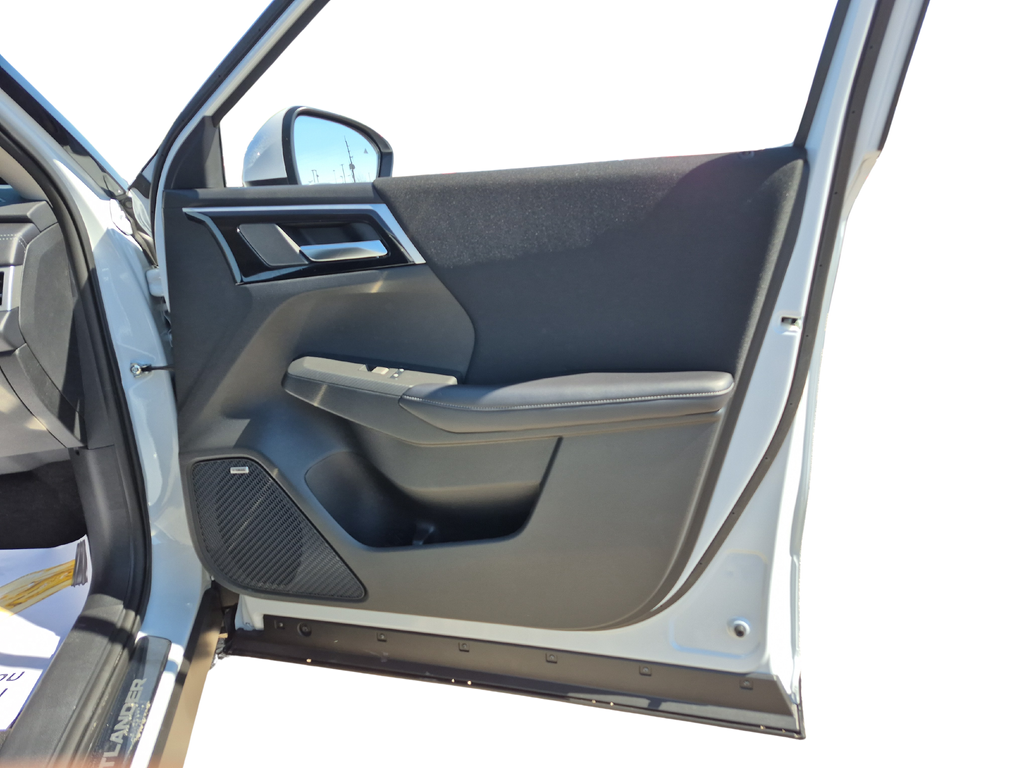 2026 Mitsubishi Outlander ES White at Big Star Chrysler Jeep Dodge Ram 