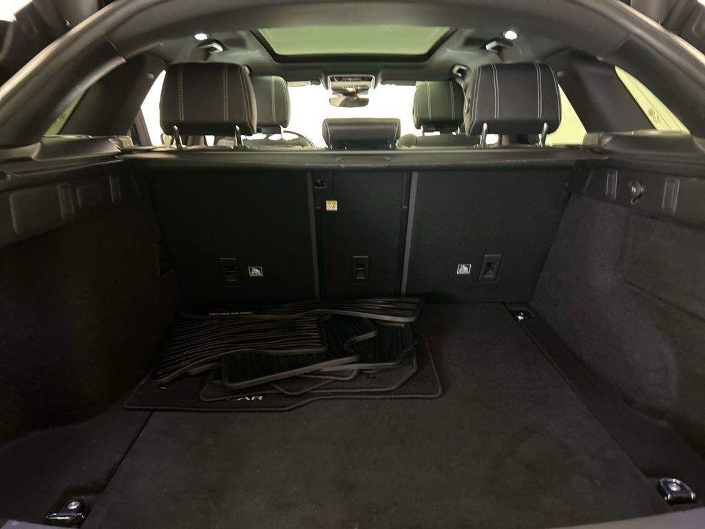 Thumbnail: 2018 Land Rover Range Rover Velar - 29