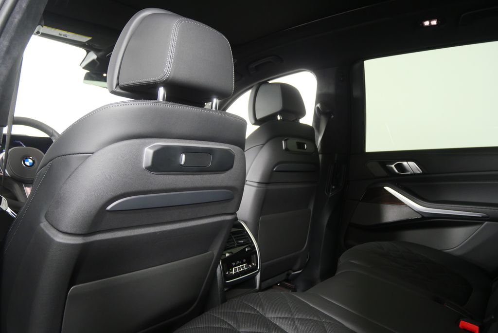 Thumbnail: 2027 BMW X7 - 17