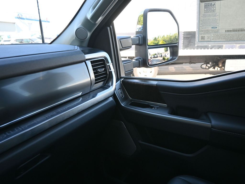 2025 Ford F-350 Super Duty Lariat