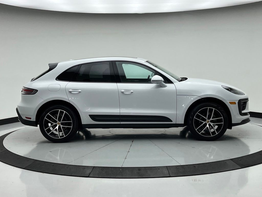 Thumbnail: 2025 Porsche Macan - 8
