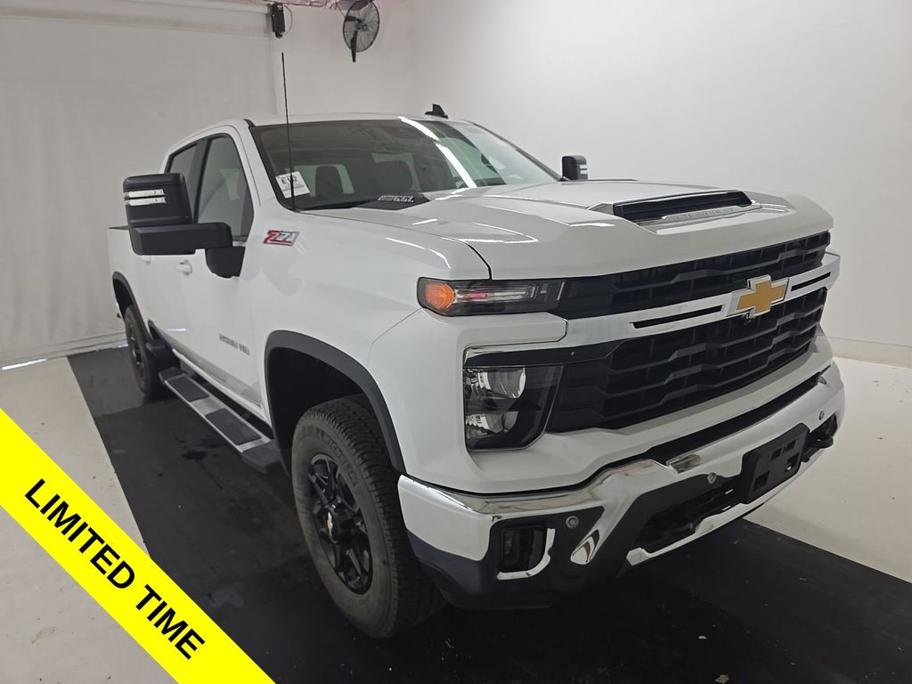 Summit White 2025 Chevrolet Silverado 2500HD Pickup Truck Four-Wheel Drive Automatic