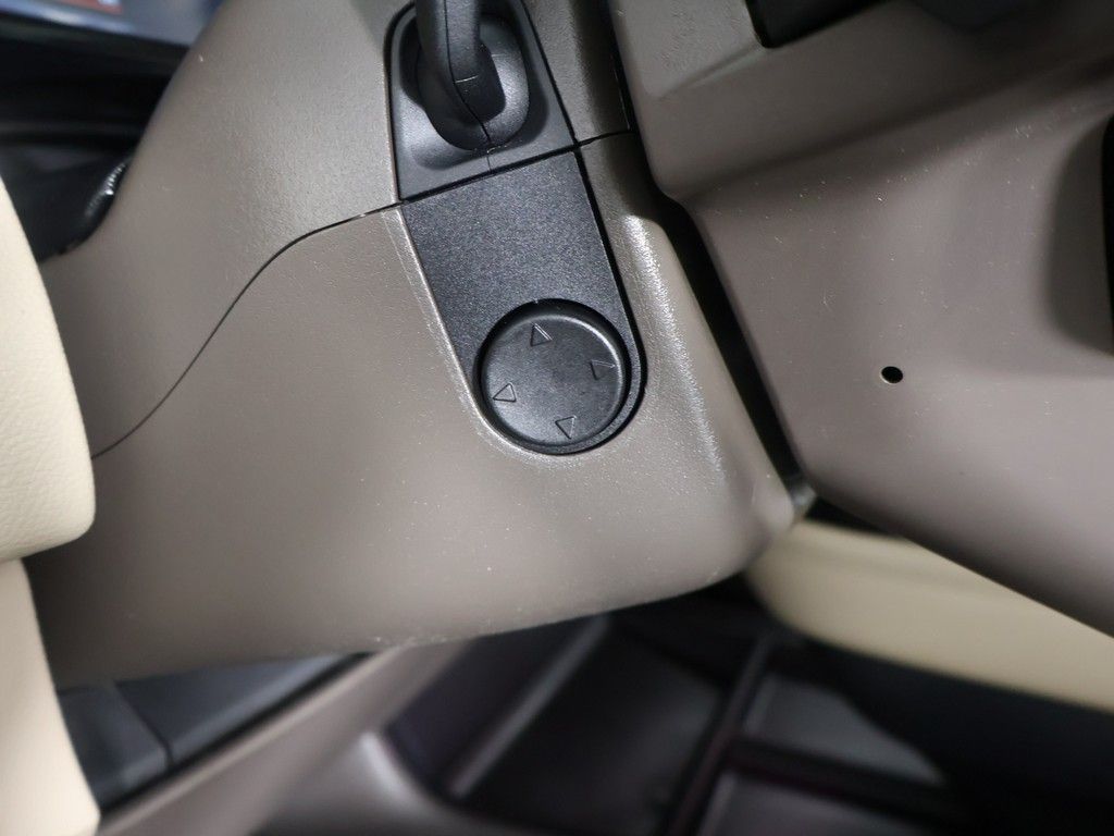 Used 2022 White Lincoln Reserve image 47