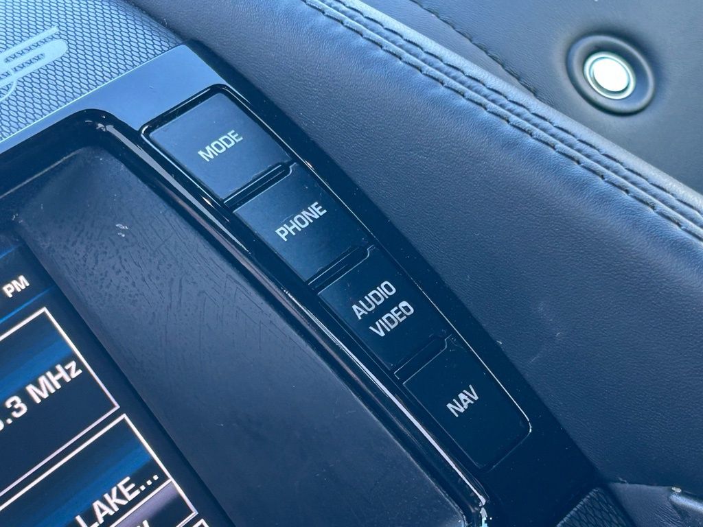 Used 2014  Jaguar S image 43