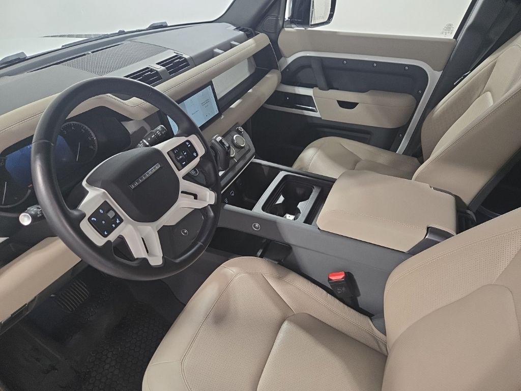 Used 2023  Land Rover S image 17