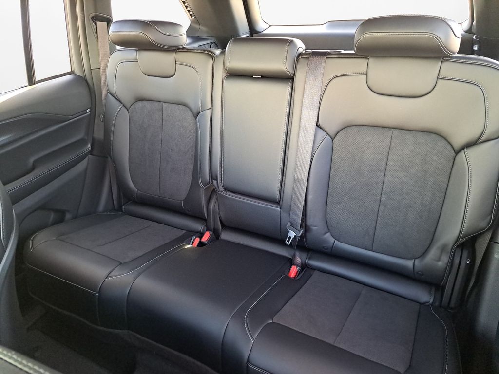 New Car 2025 Jeep Grand Cherokee  Laredo For Sale Under $40,000 In Austin, Texas