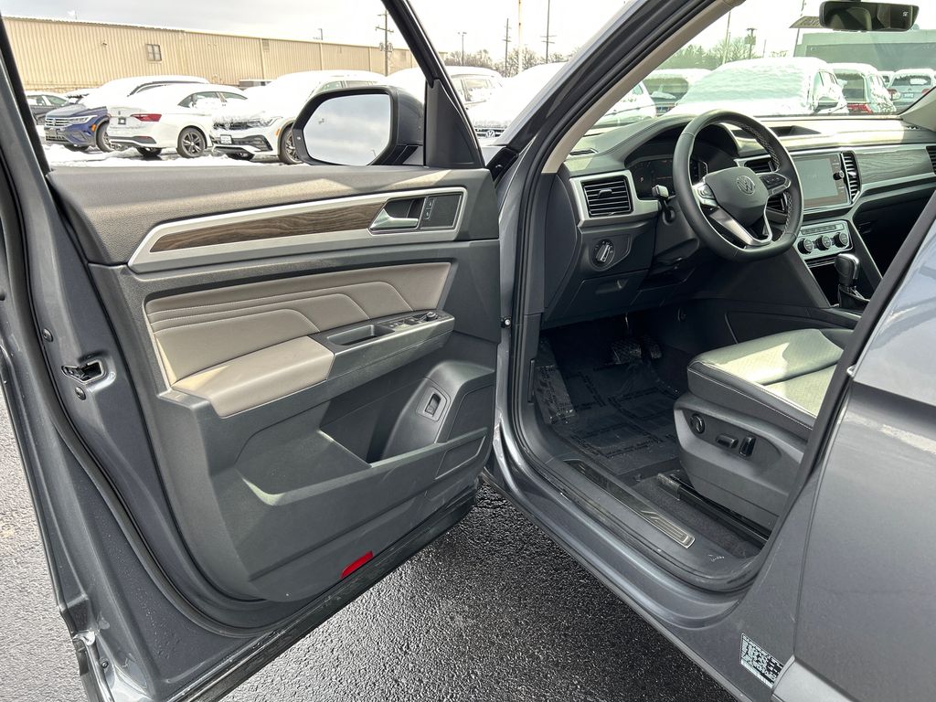 2023 Volkswagen Atlas 3.6L V6 SE w/Technology 22