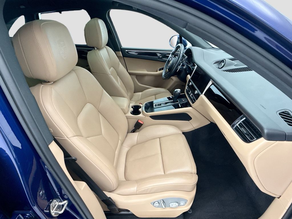 Thumbnail: 2024 Porsche Macan - 21