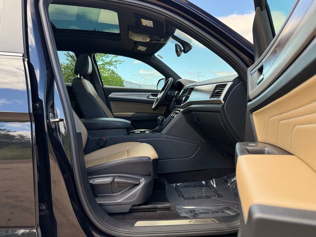 2022 Volkswagen Atlas Cross Sport 3.6L V6 SE w/Technology photo