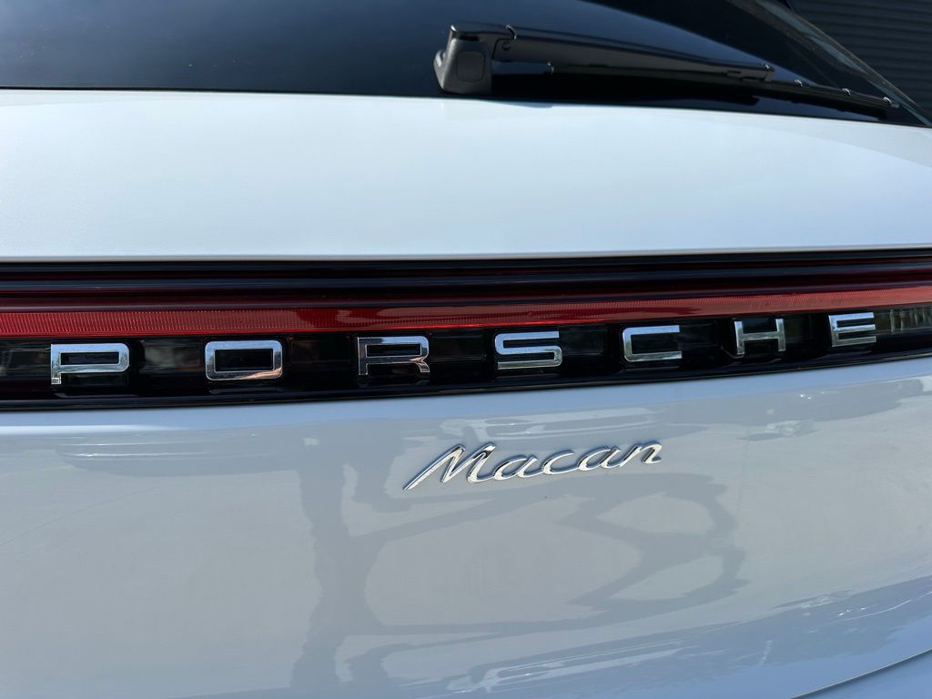 Thumbnail: 2025 Porsche Macan - 12