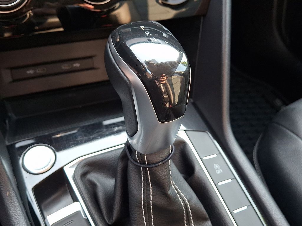 2022 Volkswagen Taos 1.5T SEL White at Auto Express Mitsubishi