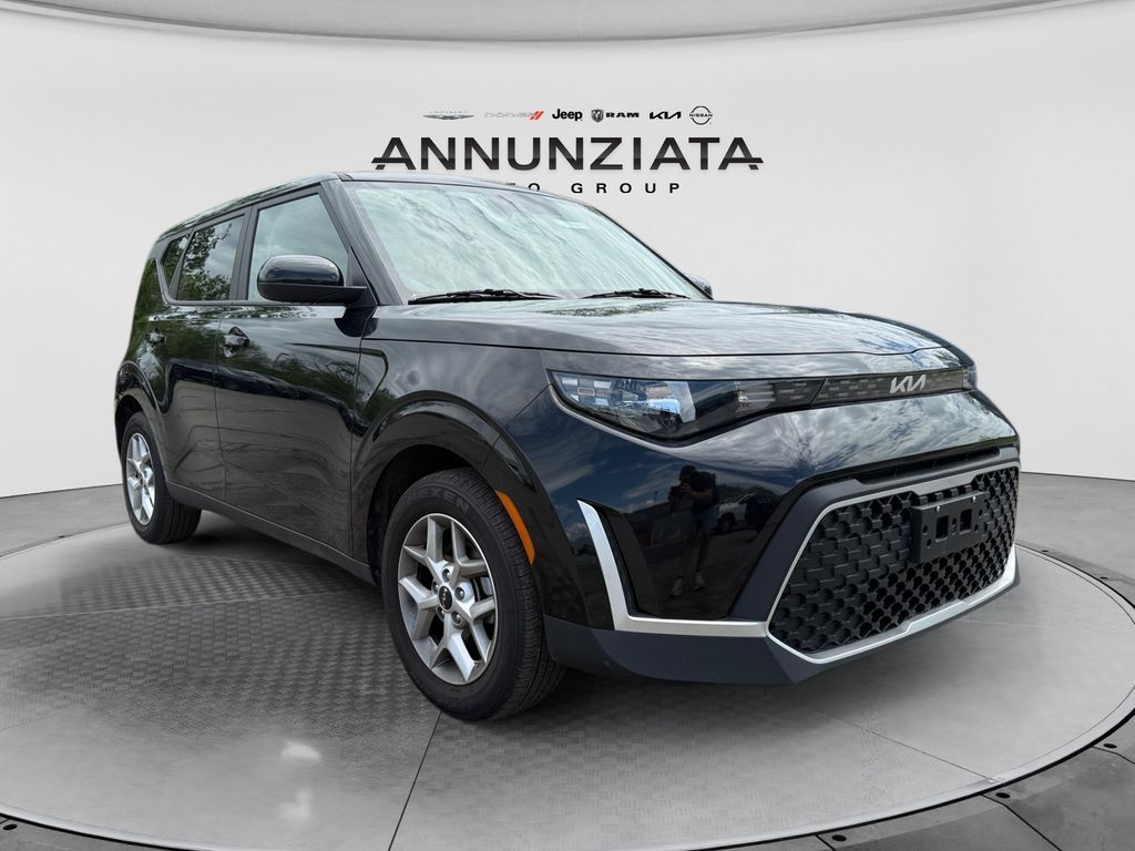 View vehicle photo 7