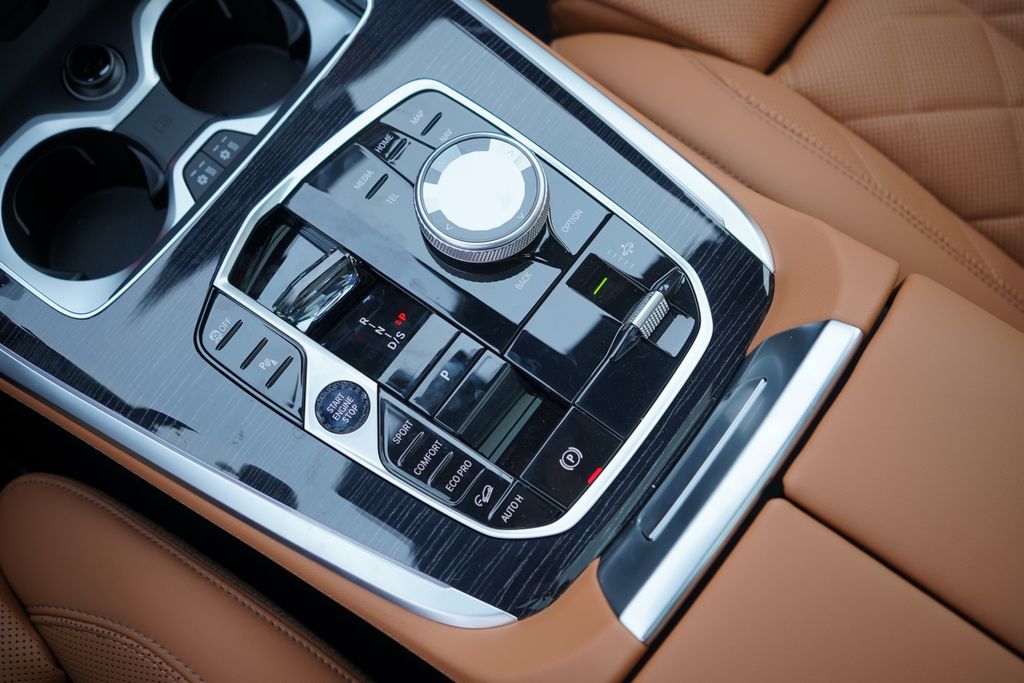 Thumbnail: 2026 BMW X7 - 18