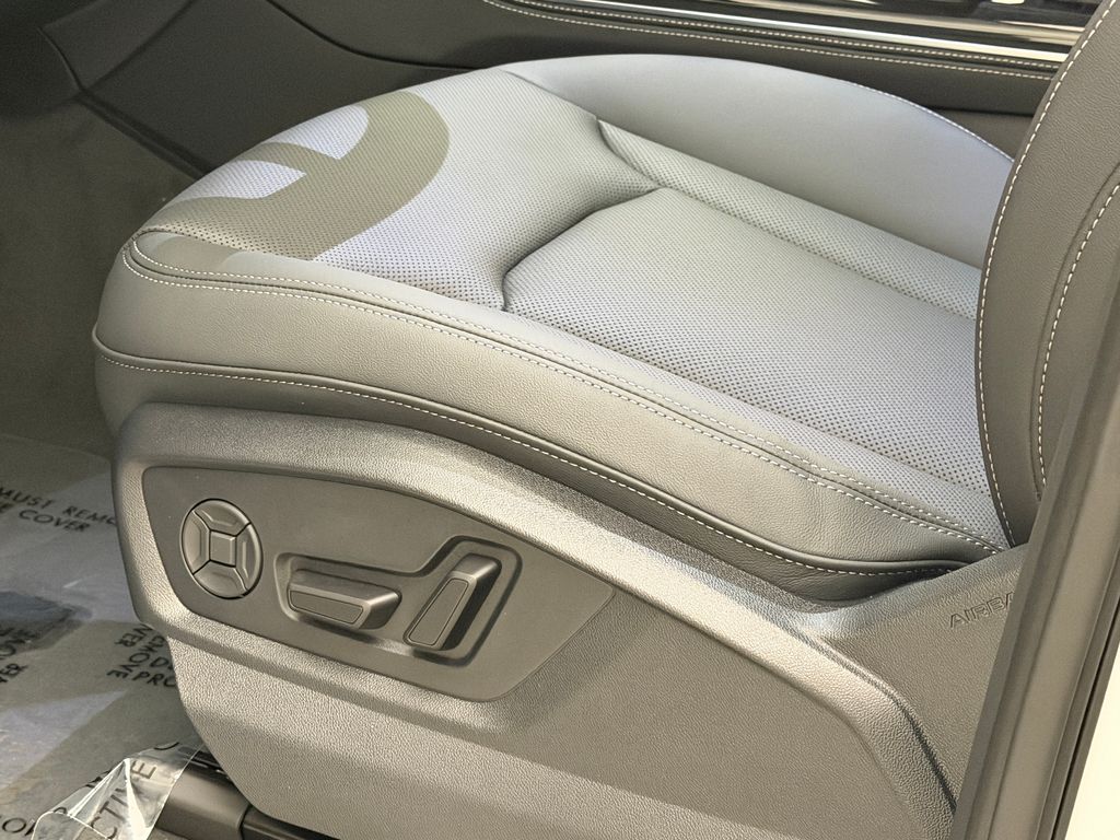 Thumbnail: 2026 Audi Q7 - 21