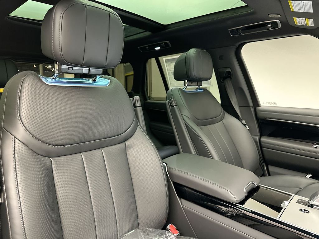 Thumbnail: 2025 Land Rover Range Rover - 5