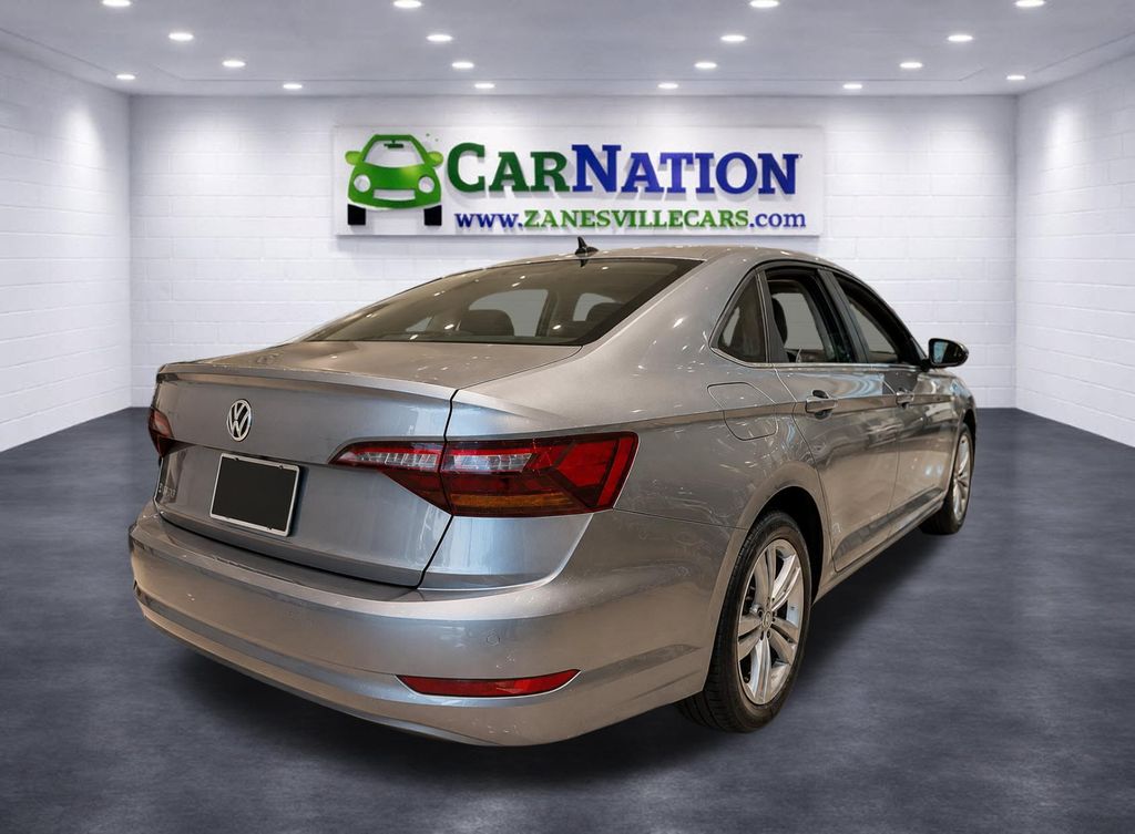 2019 Volkswagen Jetta R-Line - Image 4