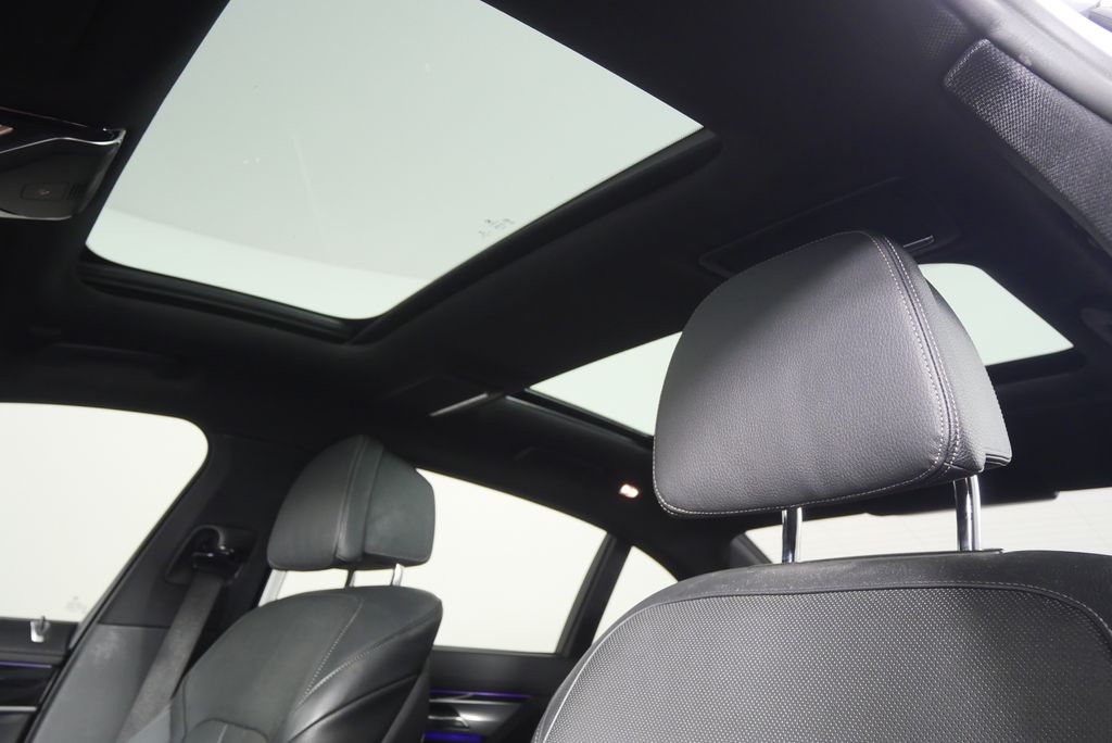 Thumbnail: 2019 BMW 7 Series - 10