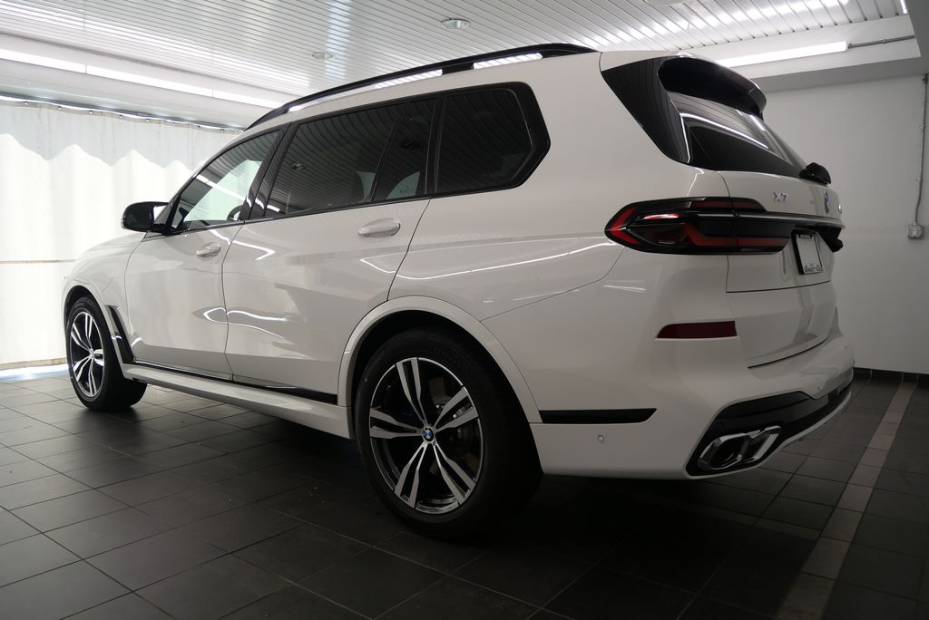 2025 BMW X7 M60i 4