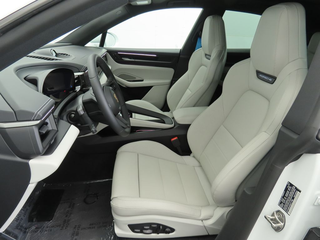 Thumbnail: 2025 Porsche Macan - 5