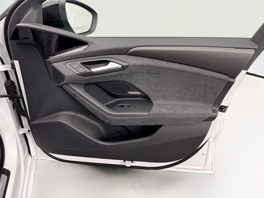Thumbnail: 2025 Audi S6 - 25