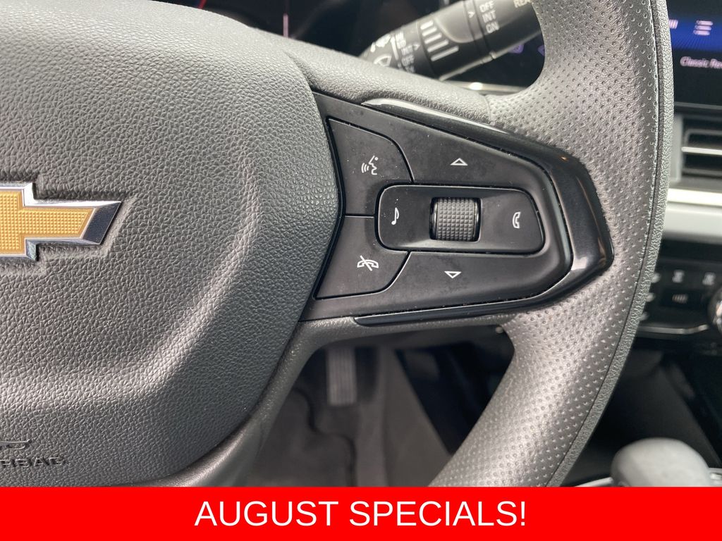 Used 2025 Chevrolet Trax SUV