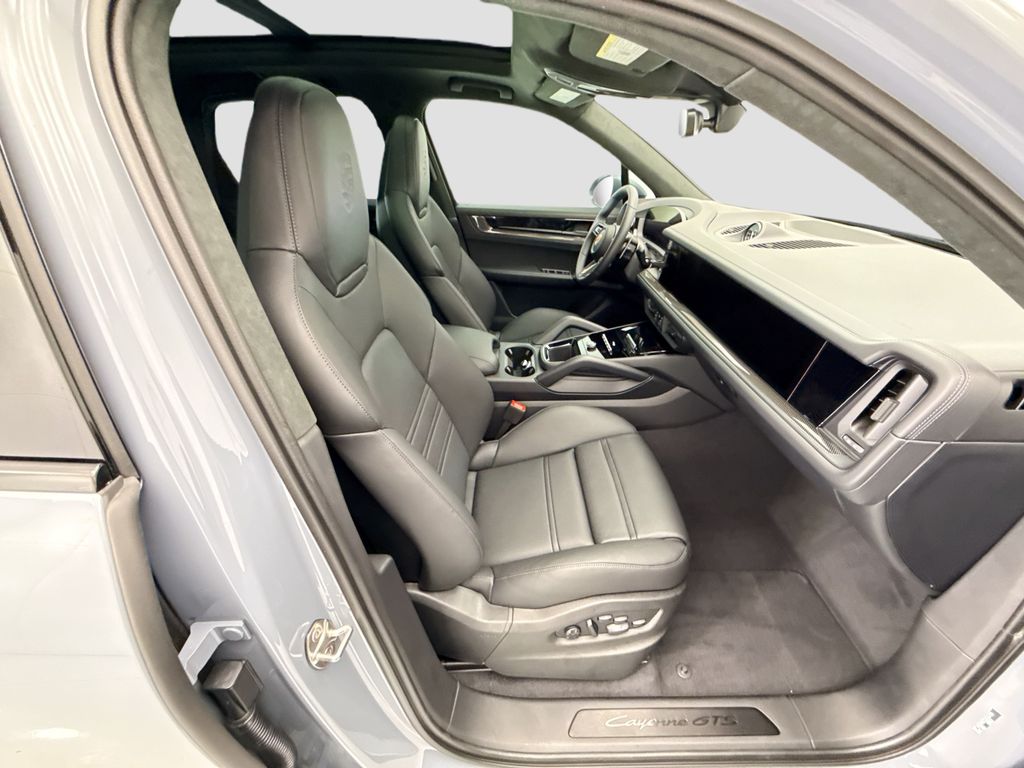 Thumbnail: 2026 Porsche Cayenne - 21