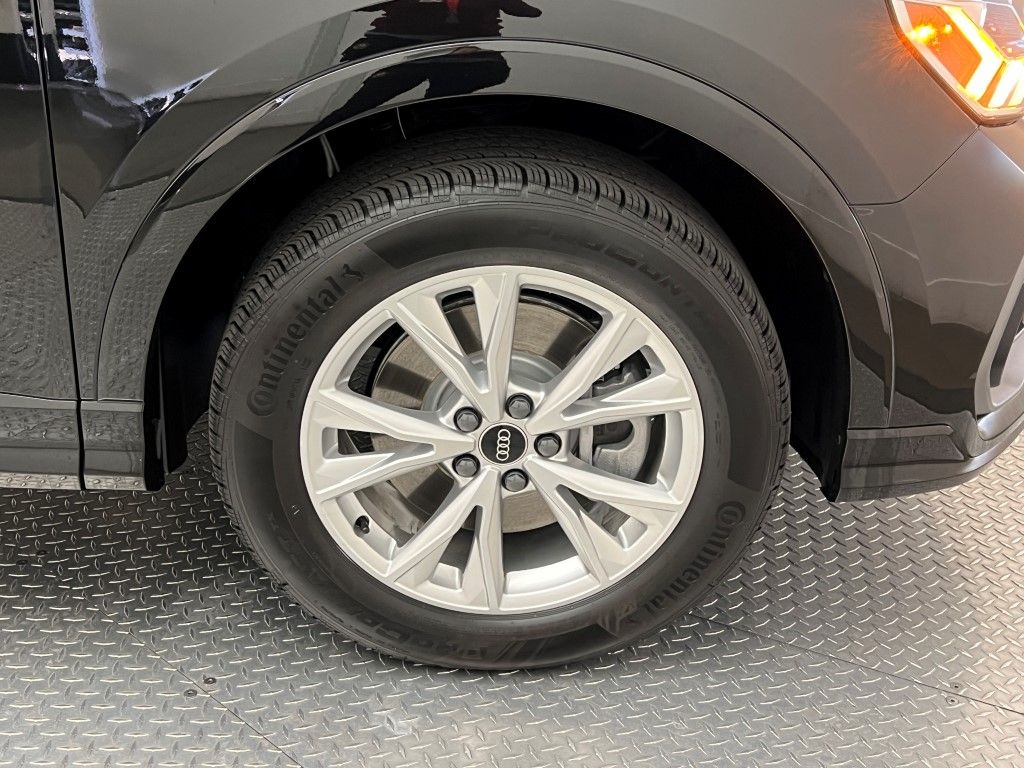 Thumbnail: 2025 Audi Q3 - 13