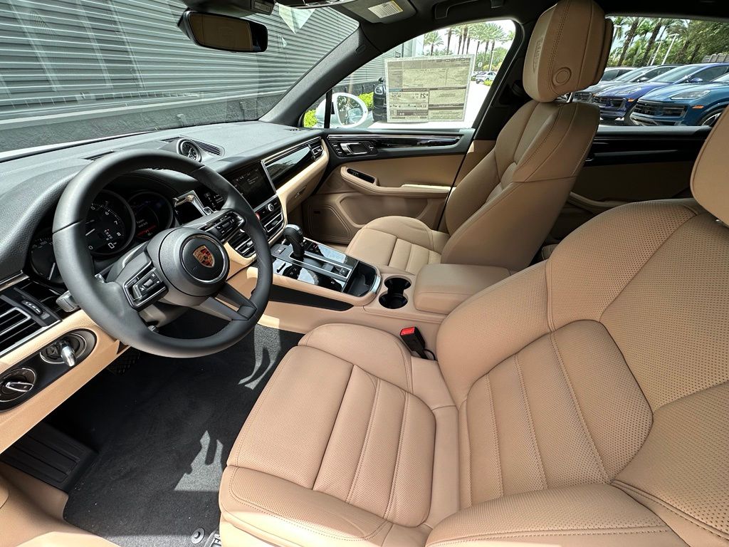 Thumbnail: 2026 Porsche Macan - 4
