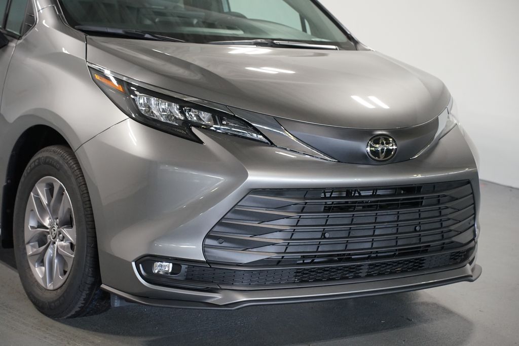 Thumbnail: 2026 Toyota Sienna - 4