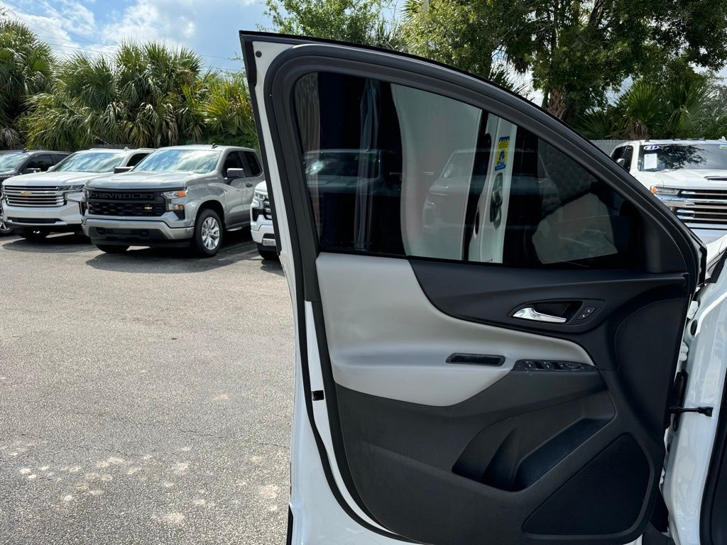 2021 Chevrolet Equinox LS 29