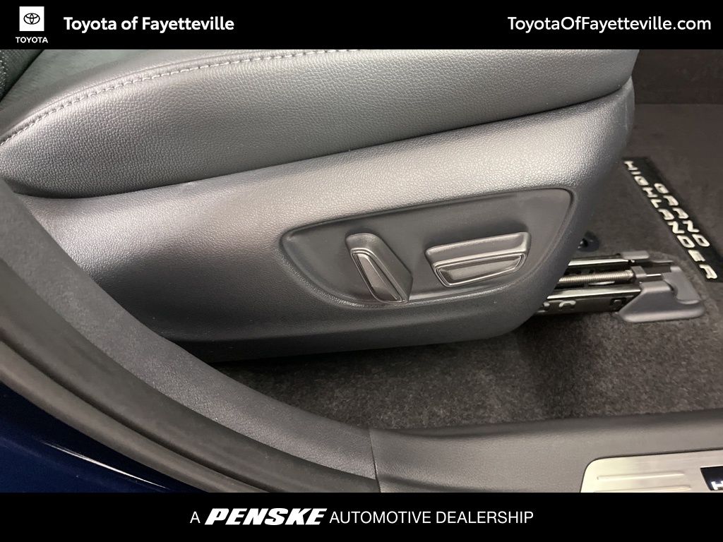 Thumbnail: 2026 Toyota Grand Highlander - 9