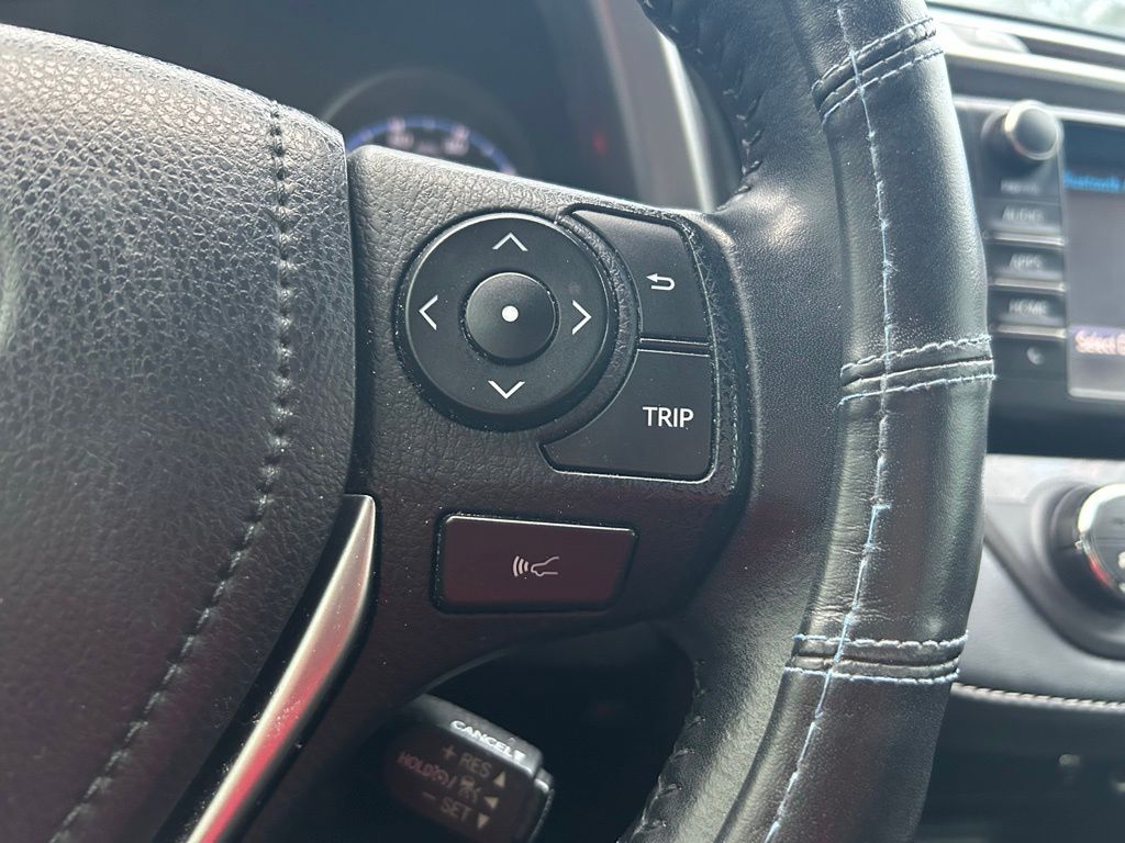 Thumbnail: 2018 Toyota RAV4 - 18