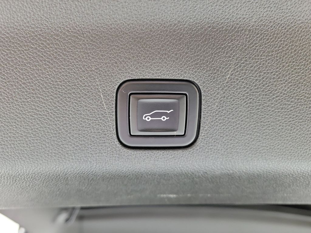 2023 Chevrolet Suburban Z71 - 5