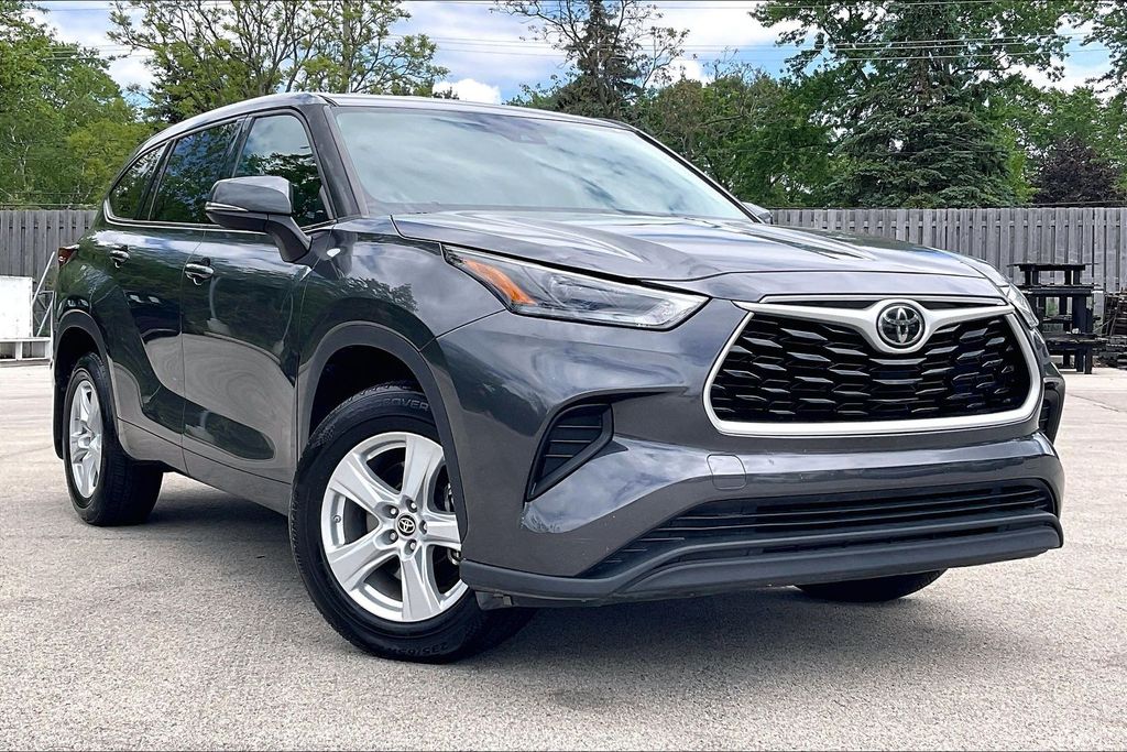 Magnetic Gray Metallic 2021 Toyota Highlander L AWD SUV / Crossover All-Wheel Drive 8-Speed Automatic