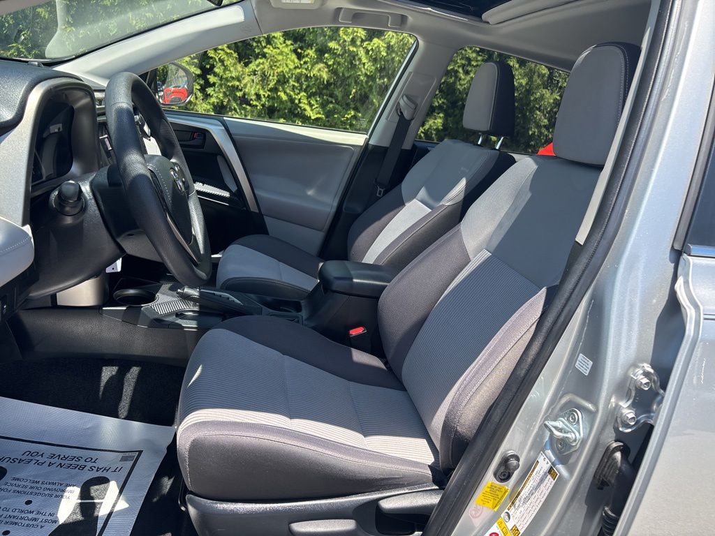 Used 2013 Silver Toyota XLE image 12