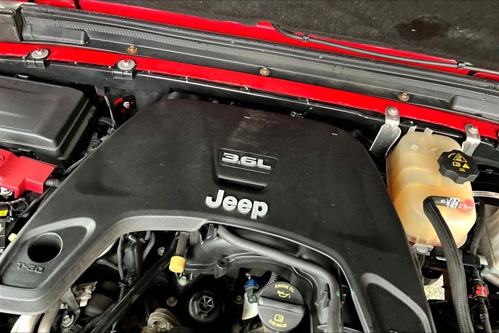 Used 2020 Red Jeep Sport image 36