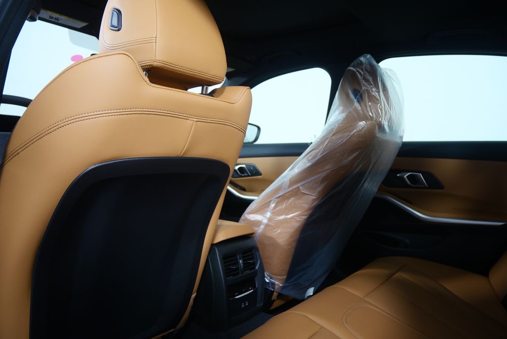 Thumbnail: 2026 BMW 3 Series - 16