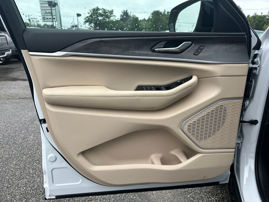 New 2026 Jeep Grand Cherokee L SUV