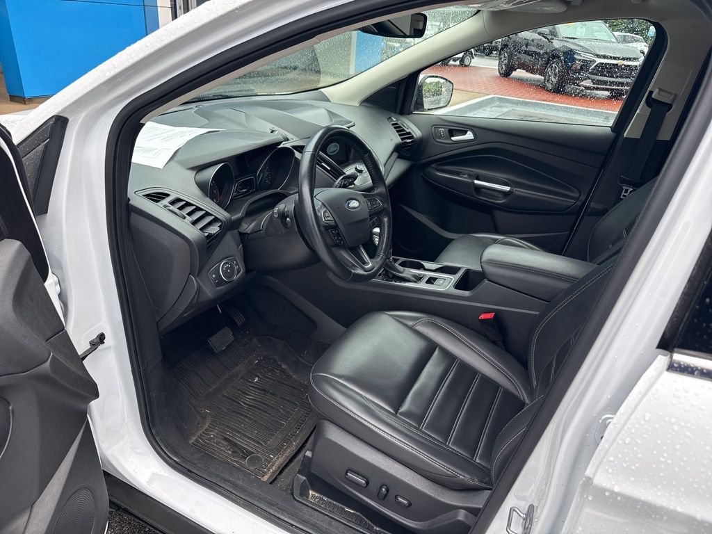 Thumbnail: 2019 Ford Escape - 3