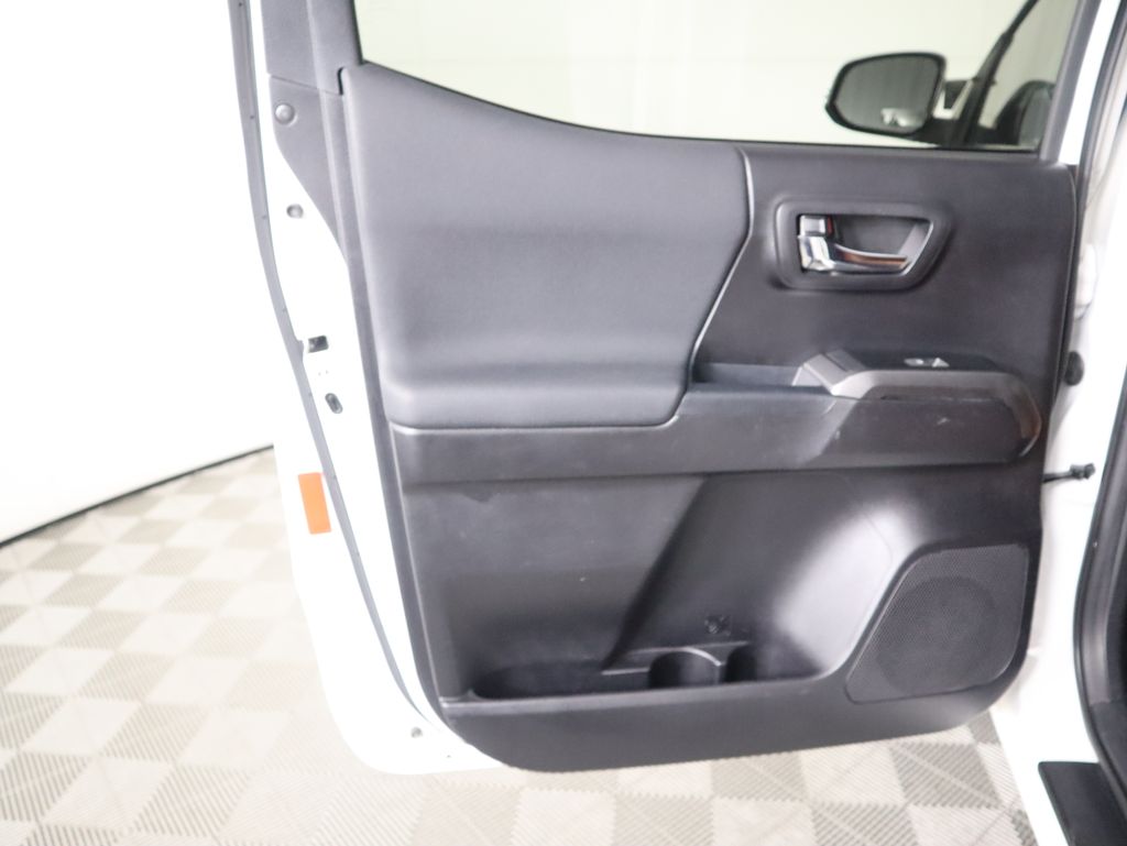 Thumbnail: 2019 Toyota Tacoma - 27