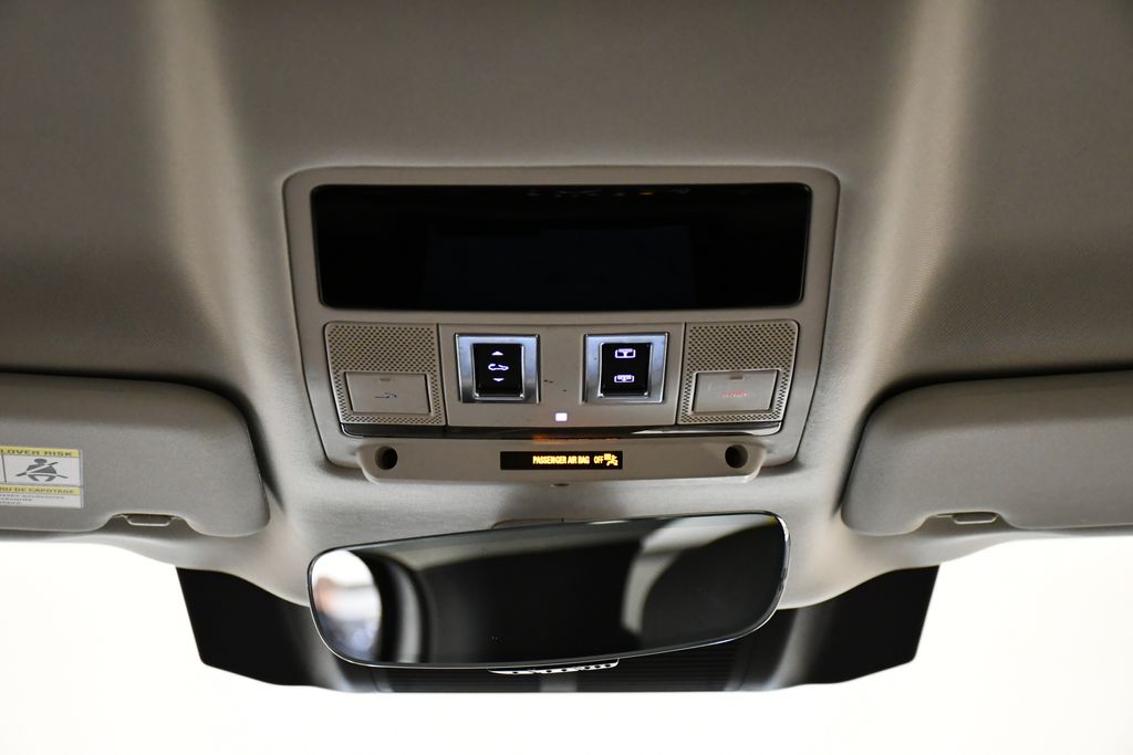 Thumbnail: 2023 Land Rover Defender - 17