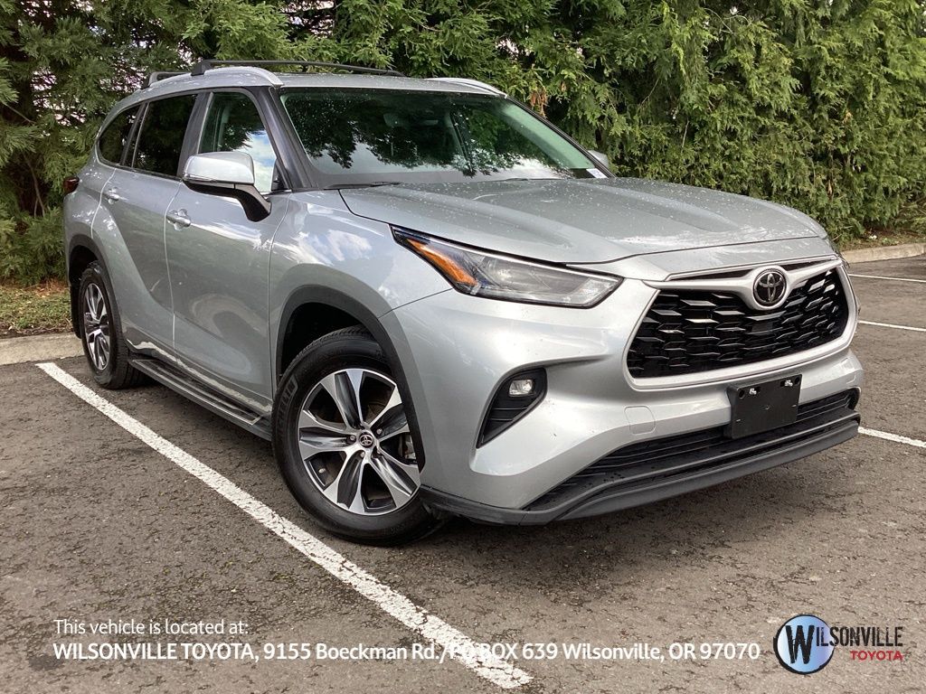 White (Wind Chill Pearl) 2024 Toyota Highlander XLE AWD SUV / Crossover All-Wheel Drive 8-Speed Automatic