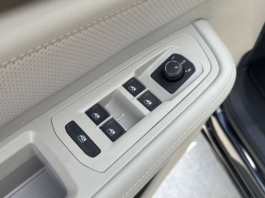 2026 Volkswagen Atlas 2.0T SE Black at DeMontrond Auto Country