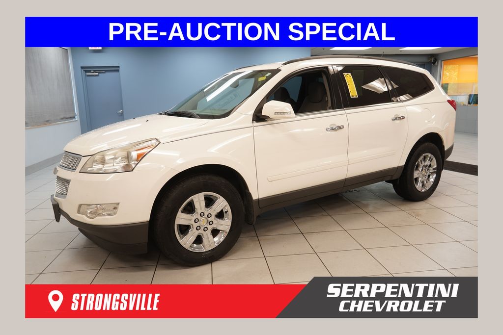 White 2011 Chevrolet Traverse SUV / Crossover Front-Wheel Drive 6-Speed Automatic Overdrive