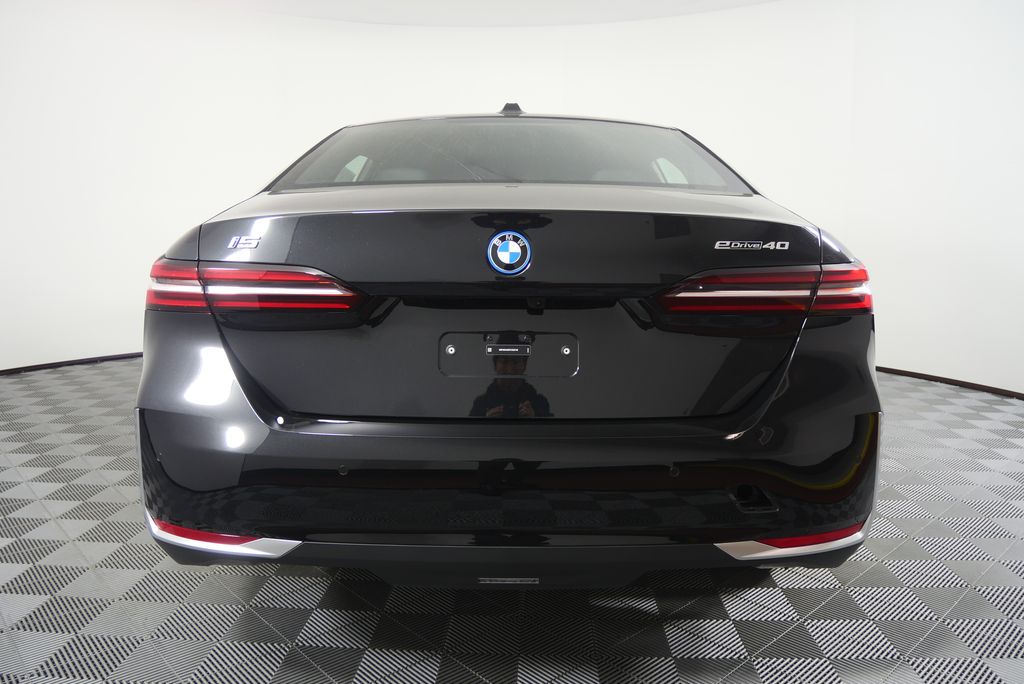 Thumbnail: 2026 BMW i5 - 4